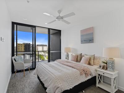 917/50 Longland Street