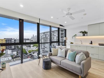 918/50 Longland Street