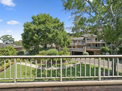 147/42 Roma Road