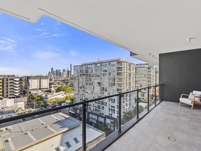 917/50 Longland Street