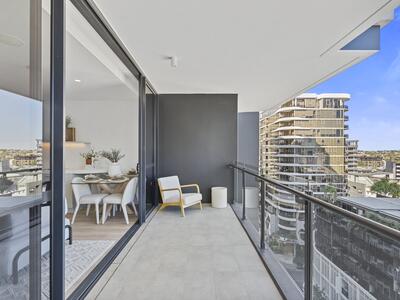 917/50 Longland Street