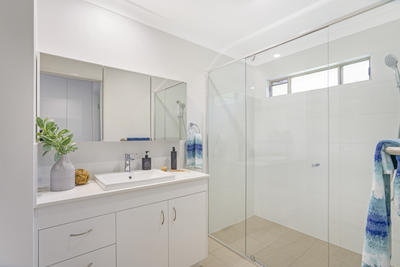 8 Oasis Walk/1 Ingram Place