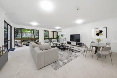 221/2 Ulmarra Place