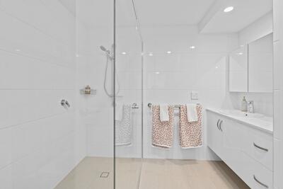 1001/100 Swansea Circuit