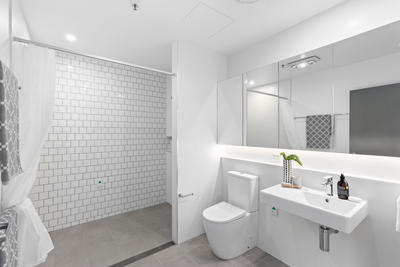 3305/2 Symphony Way