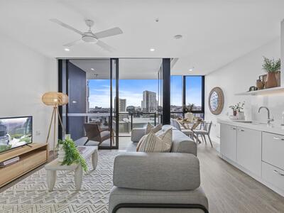 902/50 Longland Street