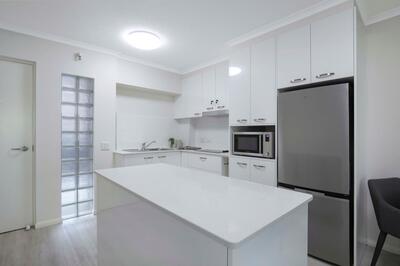 321/61 Explorer Drive