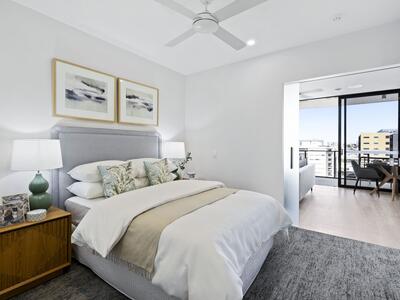 916/50 Longland Street