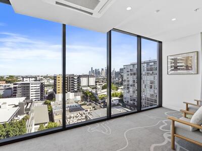 918/50 Longland Street