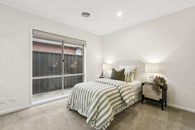 185/2 Rochester Parade