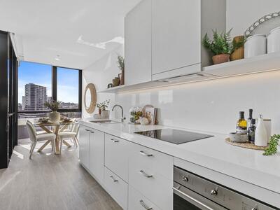902/50 Longland Street