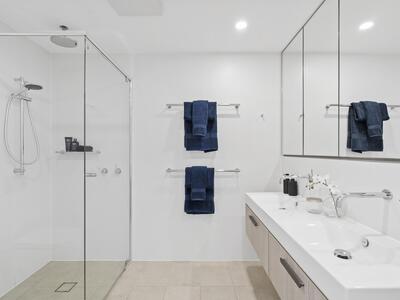 1204/50 Longland Street