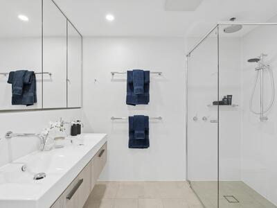 1106/50 Longland Street