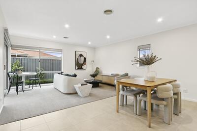 185/2 Rochester Parade