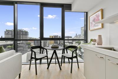 918/50 Longland Street