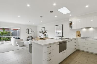 185/2 Rochester Parade