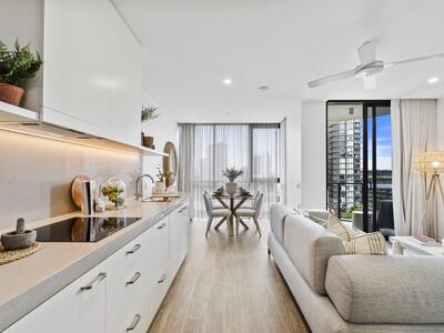 710/50 Longland Street