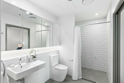 3210/2 Symphony Way