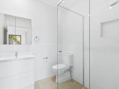 9/100 Albany Creek Road