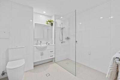 1001/100 Swansea Circuit