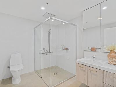 917/50 Longland Street