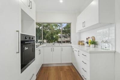 147/42 Roma Road