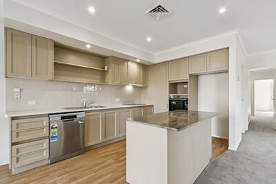 185/2 Rochester Parade