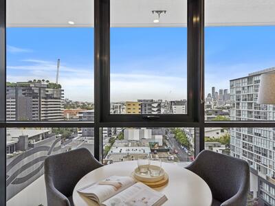 918/50 Longland Street