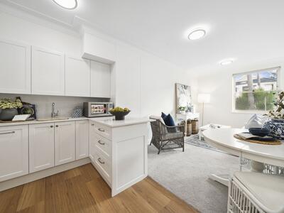 1-02/6 Hale Road