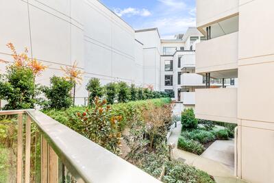 101/9 Vine Street