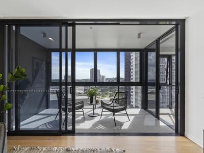 1106/50 Longland Street