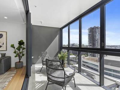 1106/50 Longland Street