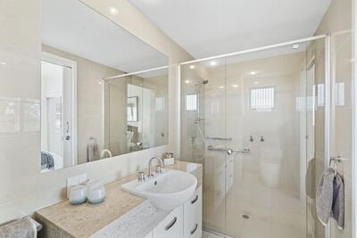 E205/469 Sandgate Road