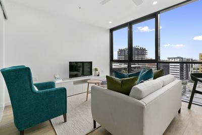 918/50 Longland Street