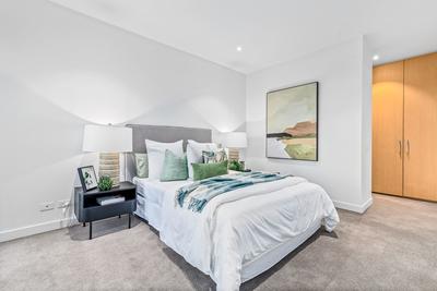 402/9 Vine Street