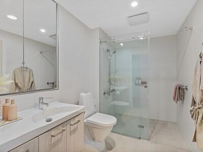 902/50 Longland Street