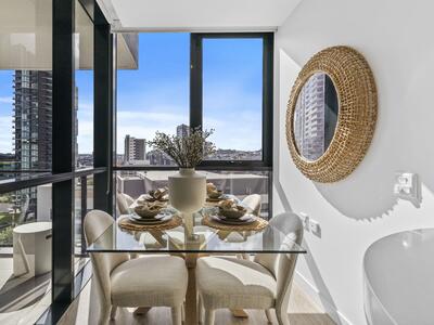 902/50 Longland Street