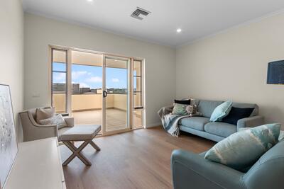 305/37-43 Victoria Street