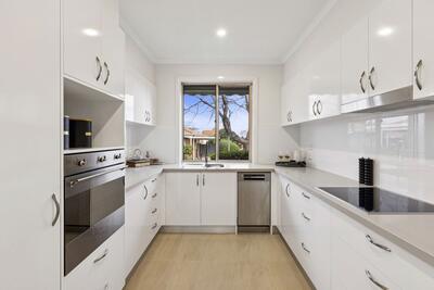 76/100 Station Street