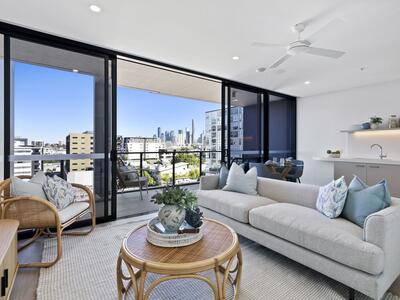 716/50 Longland Street