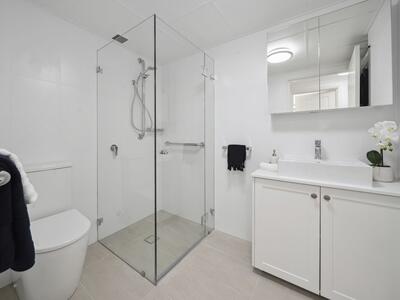 1-02/6 Hale Road
