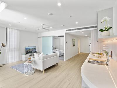 719/50 Longland Street