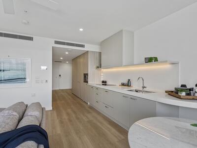 917/50 Longland Street