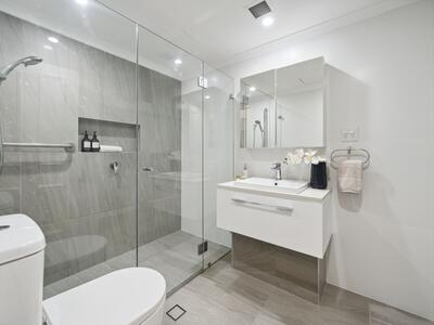 8/6 Hale Road