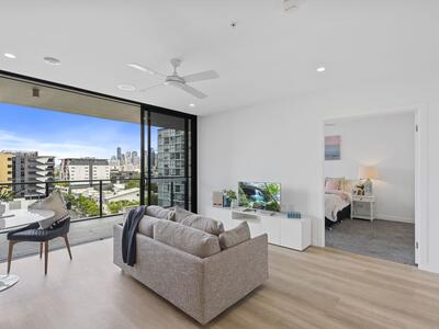 917/50 Longland Street
