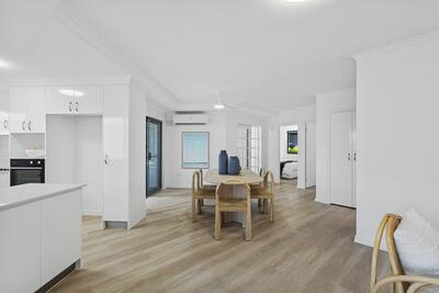 2/1 Moore Street