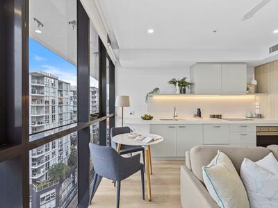 918/50 Longland Street