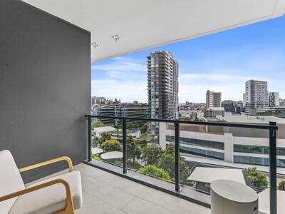 902/50 Longland Street