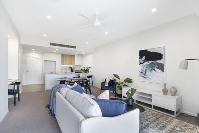 S205/469 Sandgate Road