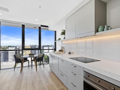 918/50 Longland Street